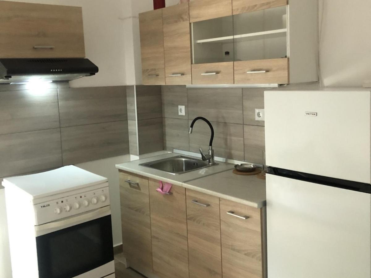 Small Studio Center 1 Tesalonika Bagian luar foto