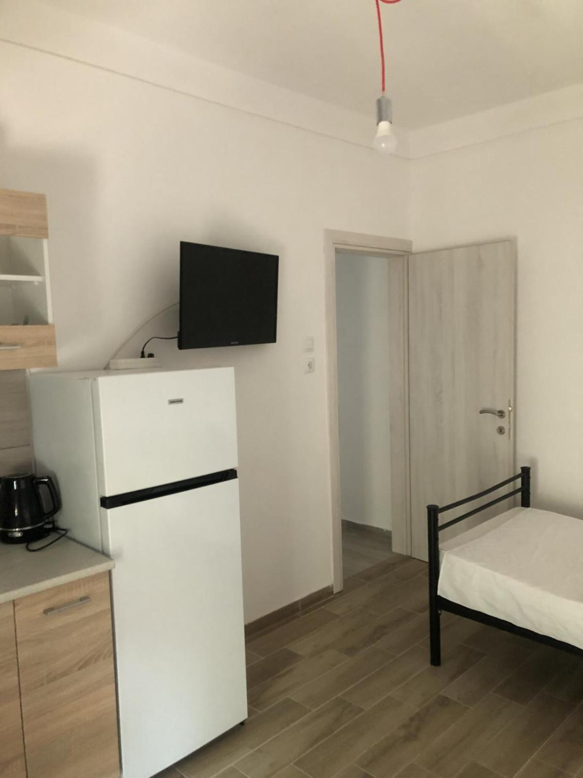 Small Studio Center 1 Tesalonika Bagian luar foto