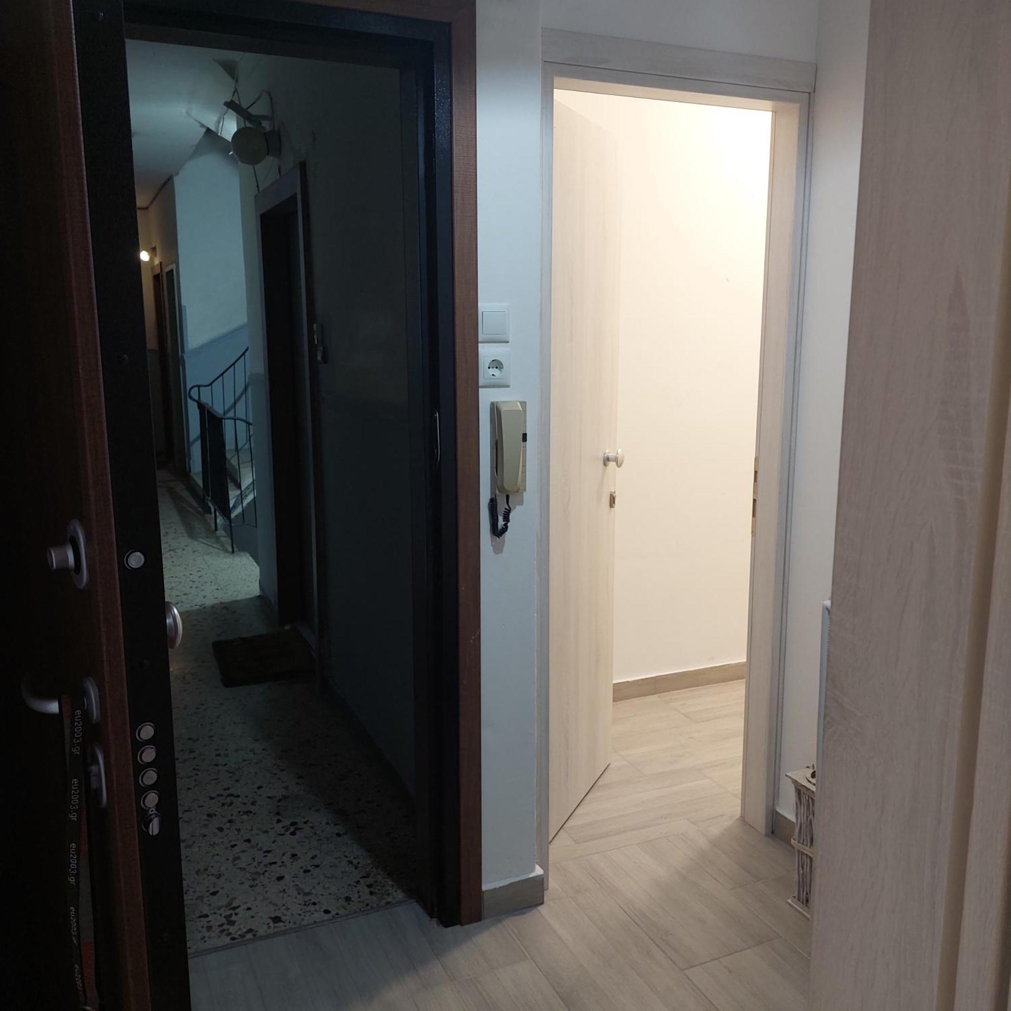 Small Studio Center 1 Tesalonika Bagian luar foto
